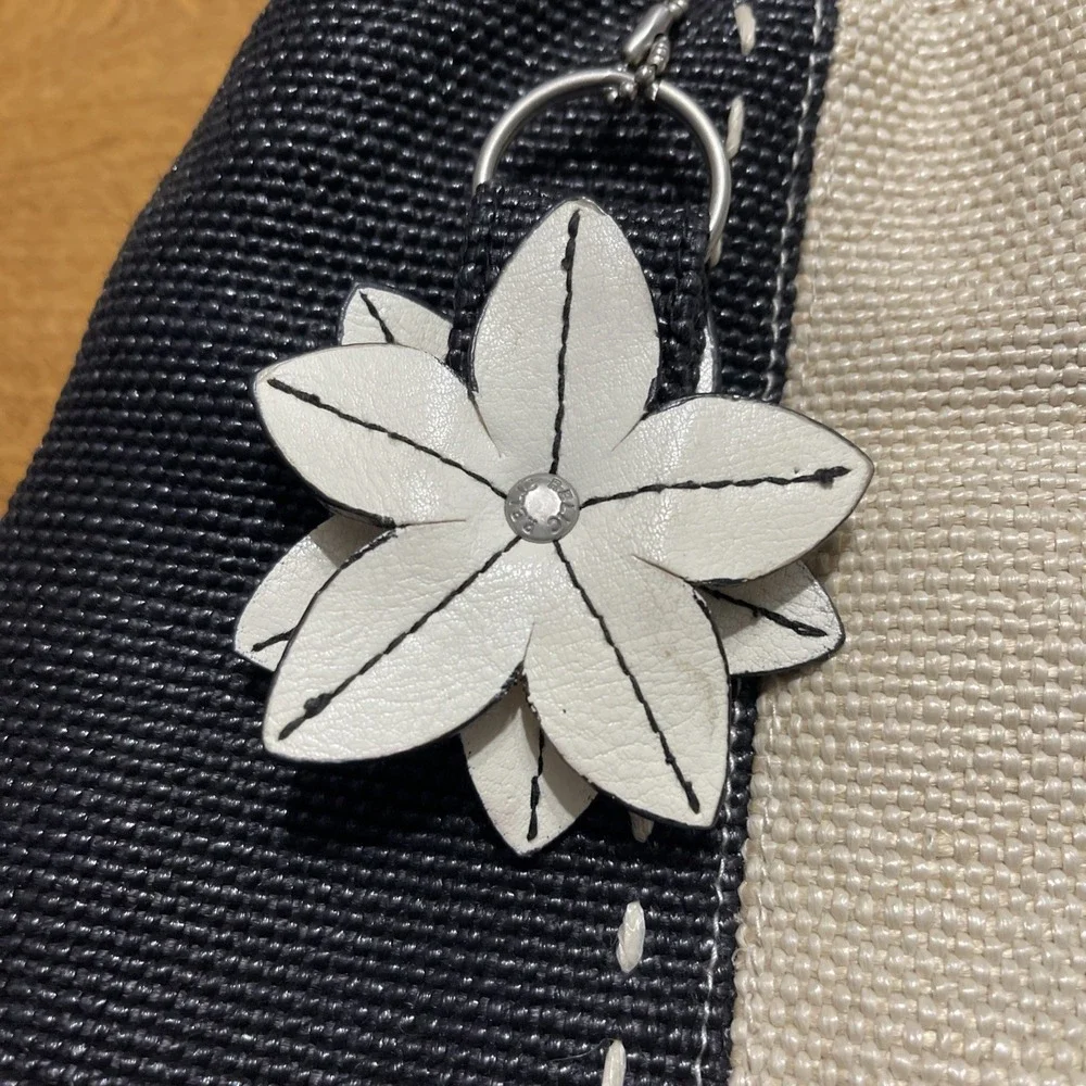 Relic Black & Ivory Woven Coated Canvas Shoulder Purse Flower Charm please read